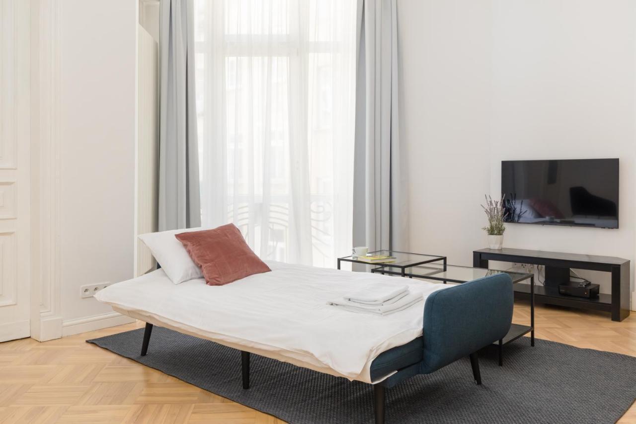 Apartment Marszalkowska 58 - Classy Two Bedroom With Balcony By Renters Warschau