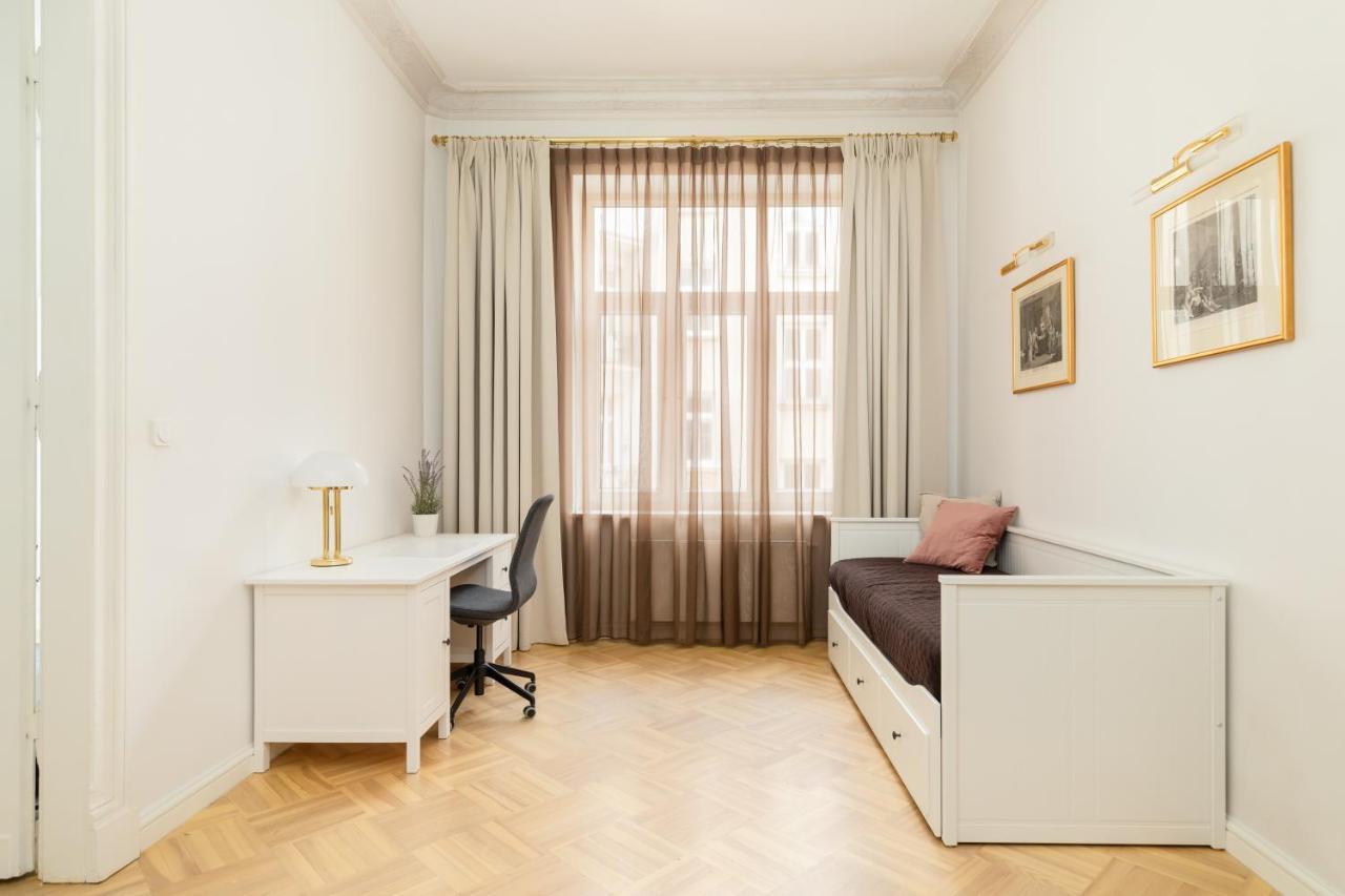 Marszalkowska 58 - Classy Two Bedroom With Balcony By Renters Warschau